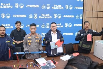Polres Mojokerto Amankan 3 Tersangka Pencurian Brankas isi Rp.1,4 Miliar Milik Kampus UAC Pacet