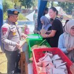 Pelayanan Makanan dan Evakuasi Korban Gempa oleh SAR Korbrimob Polri di Manggarai Timur