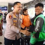 Bangun Sinergi, Kapolres Gresik Gelar Dialog Interaktif dan Bagi Bansos ke Driver Ojol