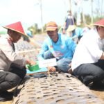 Dukung Swasembada Pangan, Polda Jatim dan Petani Tanam Bawang Putih Serentak