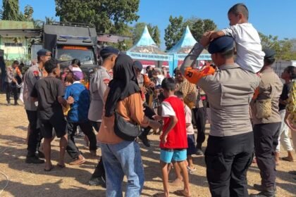 Polri Gelar Senam Trauma Healing untuk Bangkitkan Semangat Pengungsi Pascagempa