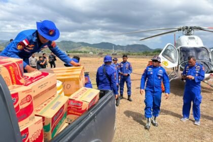 Polri Kembali Salurkan Bantuan Kemanusiaan bagi Warga Terdampak Gempa NTT