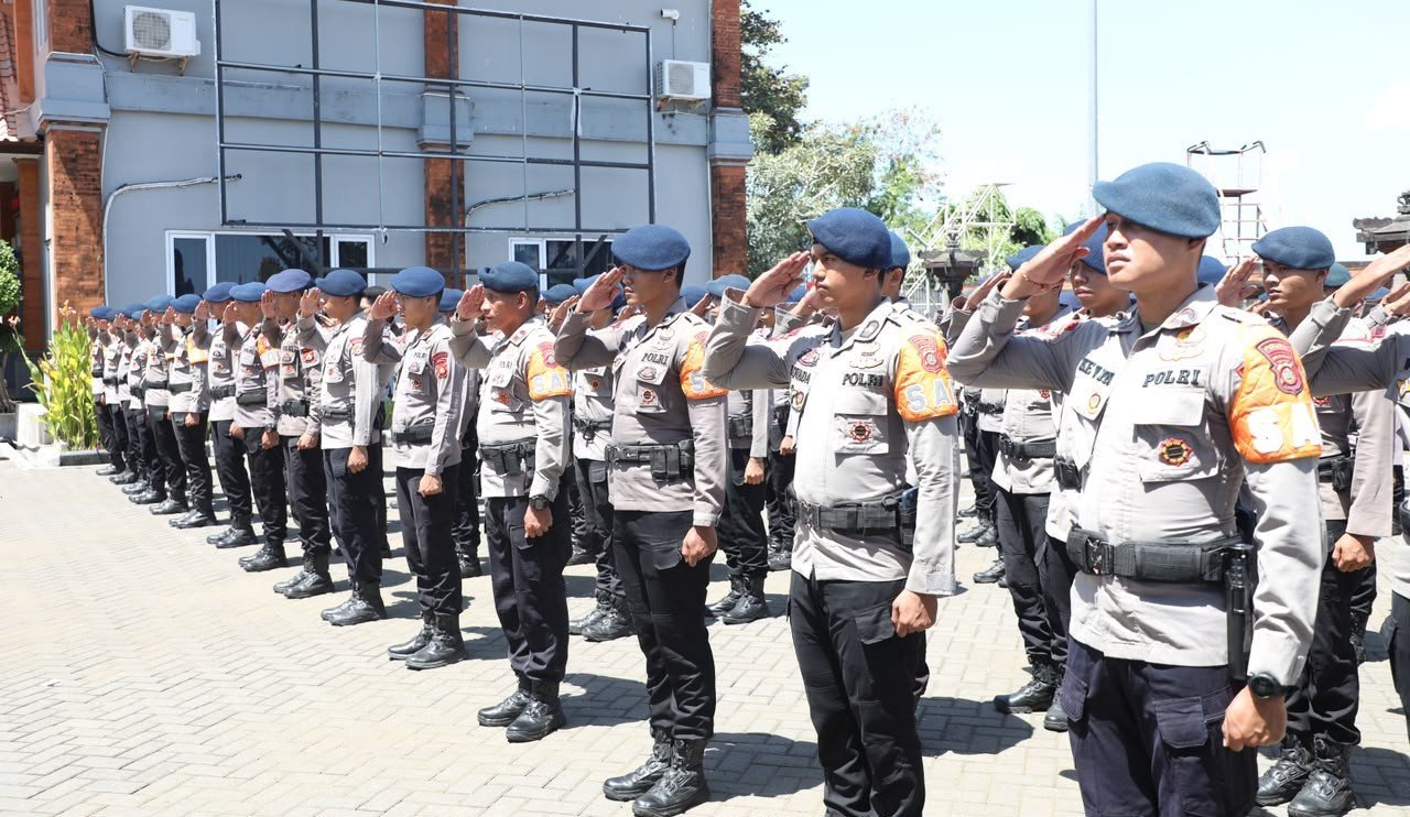 Polri Kerahkan 300 Personel Brimob dari Kaltim dan Bali untuk Tangani Karhutla di Kalbar