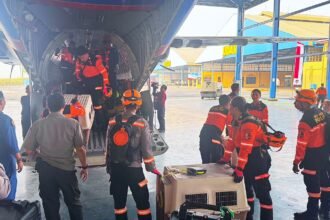 Terbang dengan Pesawat Khusus, Polri Kerahkan 10 K9 SAR Berpengalaman ke Flores, Misi Pencarian Korban