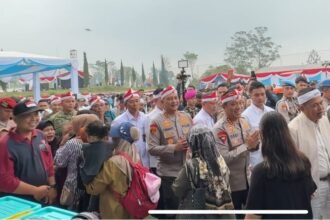 Wakapolri Berikan bansos 1.000 paket untuk 2 Gapoktan Bawang putih di Cianjur