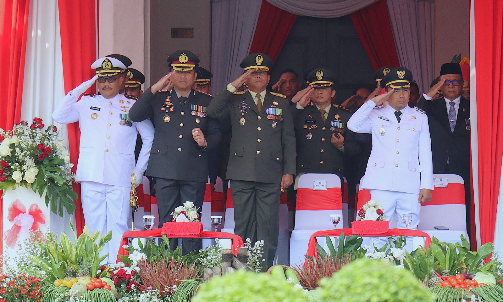 HUT ke-81 RI: Kapolresta Malang Kota Hadiri Upacara hingga Penurunan Bendera, Ajak Warga Peduli NTT dan Bumi Arema Semakin Damai