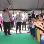 Polri Hadirkan Kepedulian, Berikan Trauma Healing bagi Pengungsi Gempa di Maumere