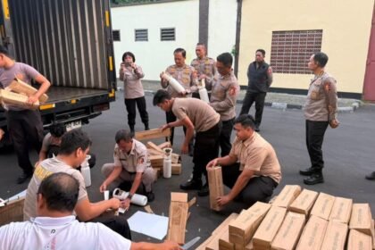 Polri Kirim Bantuan Logistik dan Oksigen untuk Dukung Penanganan Karhutla di Sejumlah Wilayah