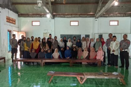 Polwan Polres Ngawi Gandeng Da'i Kamtibmas Edukasi Santri Cegah Perilaku Kekerasan