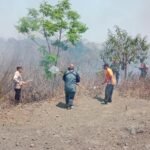 Sinergi Polres Bondowoso dan Tim Gabungan Padamkan Karhutla di Kawasan Wisata Black Lava Ijen