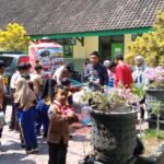 Patroli Gentong Polres Trenggalek Salurkan Air Bersih untuk Sekolah dan Tempat Ibadah