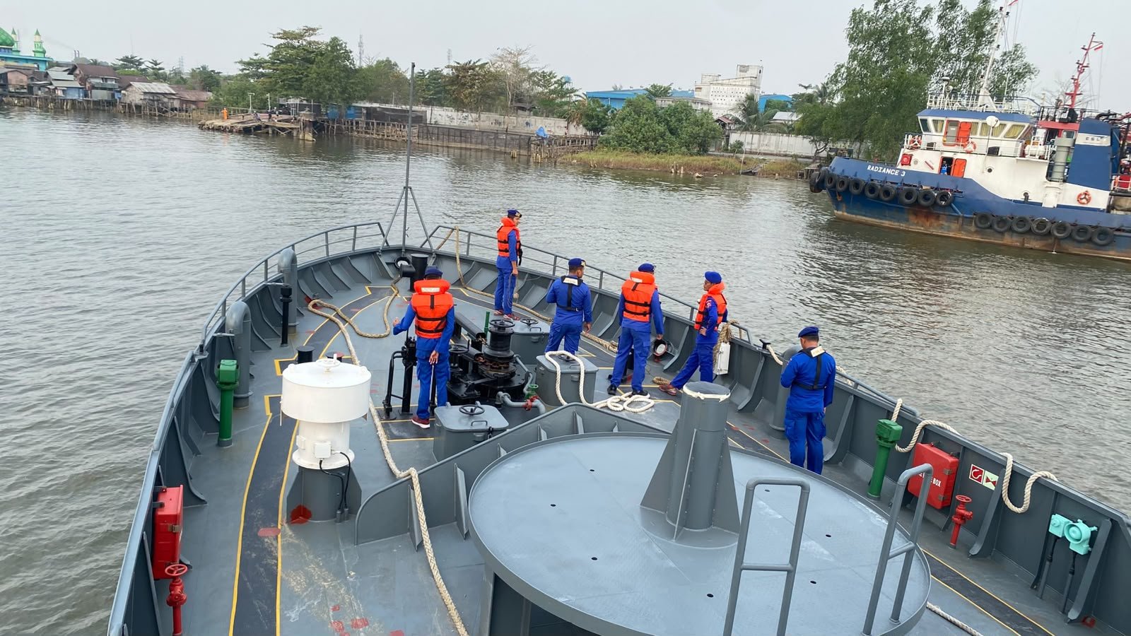 Gelombang Kurang Bersahabat, Kapal Polri Tetap Sisir Laut Bersama Tim Sar Cari Korban Km Virgo Transport 8