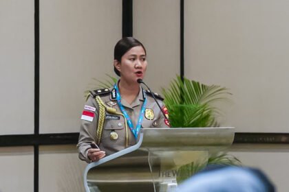 Kompol Riza Sativa, membawakan materi bertajuk “Trafficking Case Study Involving a ‘Mail Ordered Bride’”