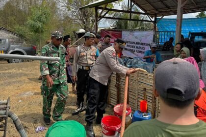 Polresta Sumenep Salurkan Bantuan Air Bersih untuk 440 KK di Desa Gendang Barat