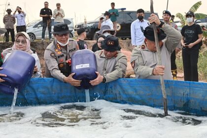 Khusus di kawasan Pengayuan, sedikitnya 350 personel gabungan dari Polri, TNI, BPBD, Dinas Perkebunan dan Peternakan, pihak perusahaan, serta unsur pendukung diterjunkan