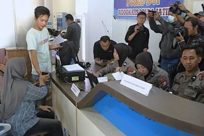 Posko DVI yang didirikan di Kawasan Tanjung Perak, Surabaya, tetap disiagakan penuh untuk melayani pihak keluarga dan mengumpulkan data yang diperlukan