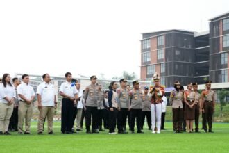 Wakapolri meninjau sejumlah fasilitas utama sekolah, mulai dari lapangan sepak bola dan lintasan jogging, ruang siswa, asrama, rumah tenaga pendidik, perpustakaan hingga laboratorium robotik.