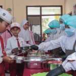 Pastikan Higienis, Kapolres Malang Cek Pilot Project MBG Konsep Prasmanan