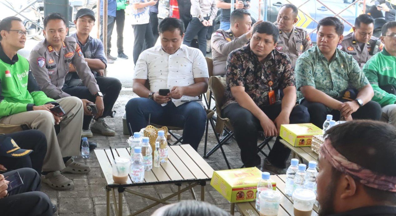 Polisi Bersama Masyarakat Polres Mojokerto Fasilitasi Shelter Istirahat Gratis untuk Pengemudi Online