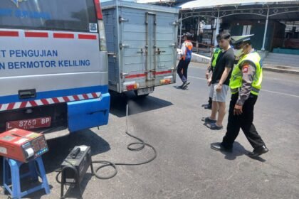 Polres Pelabuhan Tanjung Perak Tingkatkan Kepatuhan dan Tekan Polusi melalui Operasi Gabungan